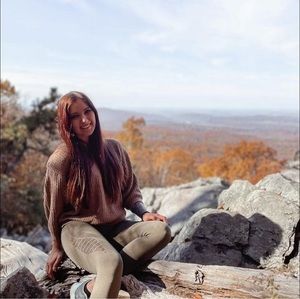 Meet your Posher, Briana